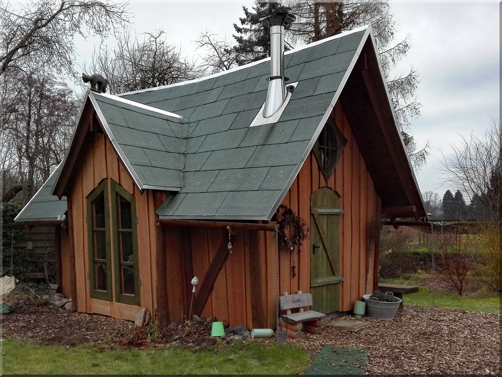 Urige Baumhäuser und Holzbauten nach Kundenwunsch